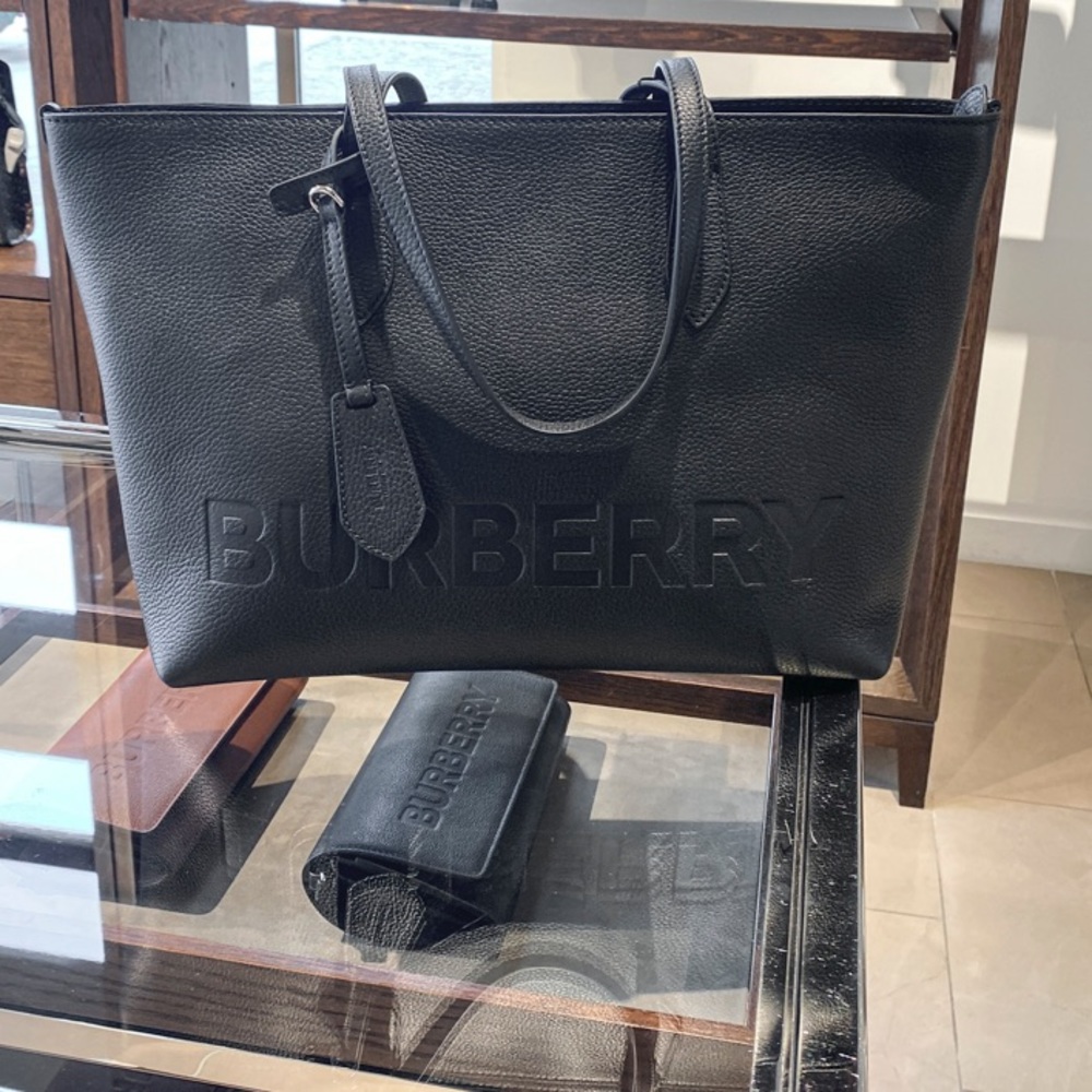 Burberry Ardwell Logo Embossed black Leather shopping Tote - Picture 4 of 16